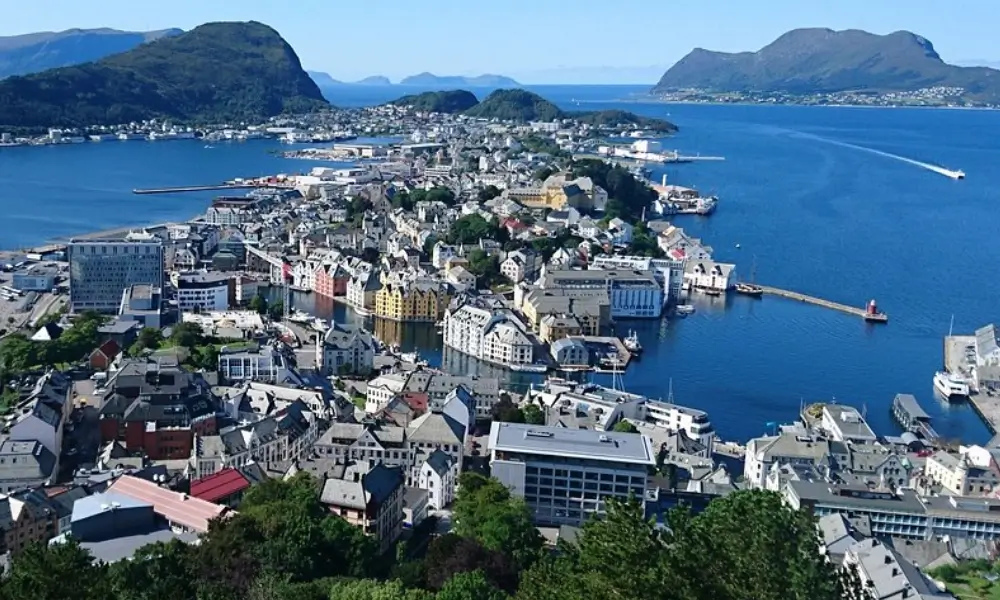 Олесунн: Путешествие на стыке природы, искусства и вкуса